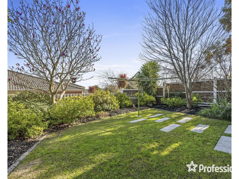 23 Regent Avenue, Mooroolbark VIC 3138