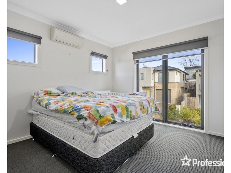 14 Recess Concourse, Mooroolbark VIC 3138