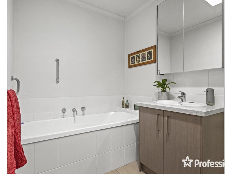 10/25-27 Canterbury Road, Montrose VIC 3765