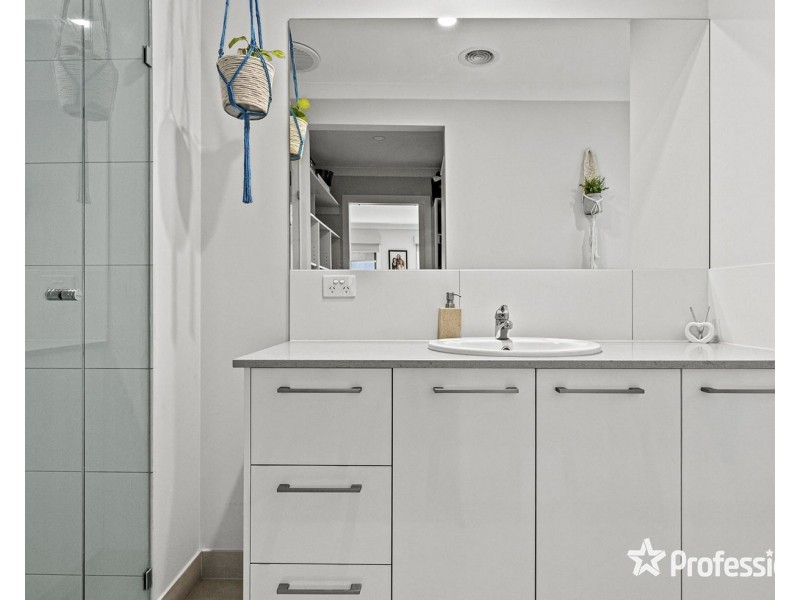 60 Locksley Road, Chirnside Park VIC 3116