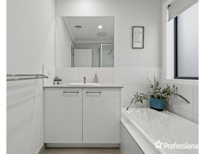 60 Locksley Road, Chirnside Park VIC 3116