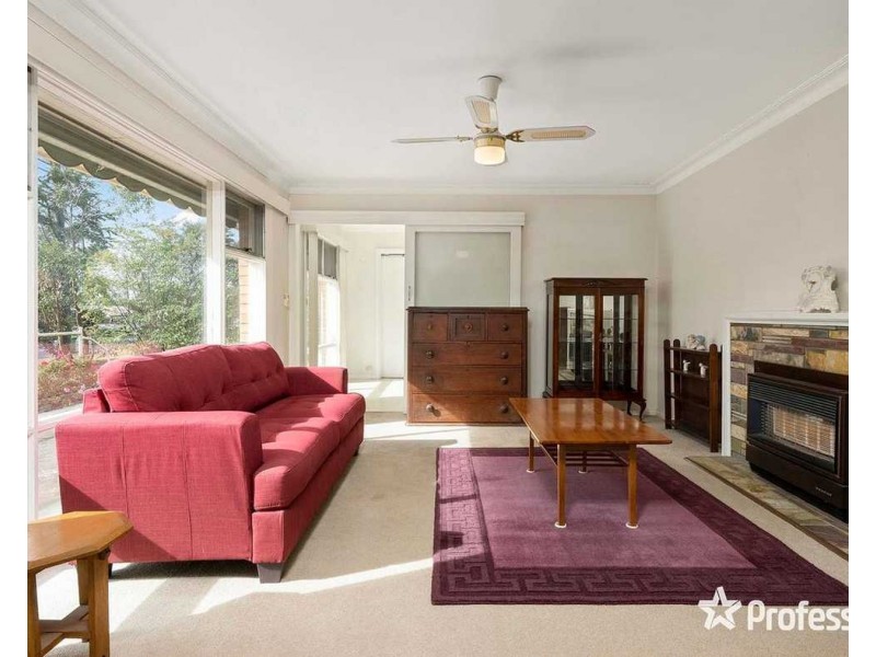 230  Hull Road, Mooroolbark VIC 3138