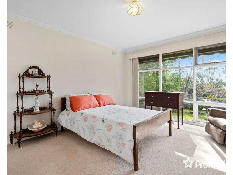 230  Hull Road, Mooroolbark VIC 3138