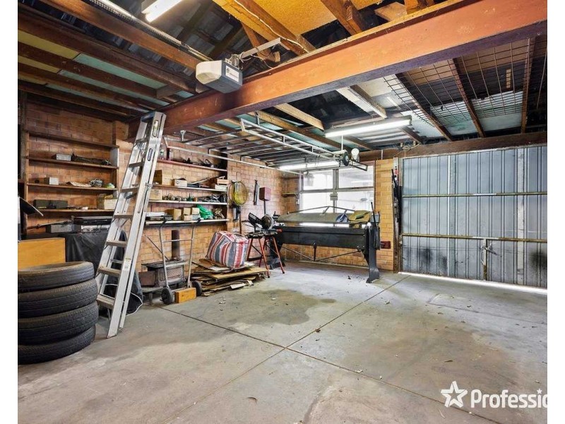 230  Hull Road, Mooroolbark VIC 3138