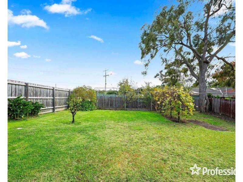230  Hull Road, Mooroolbark VIC 3138