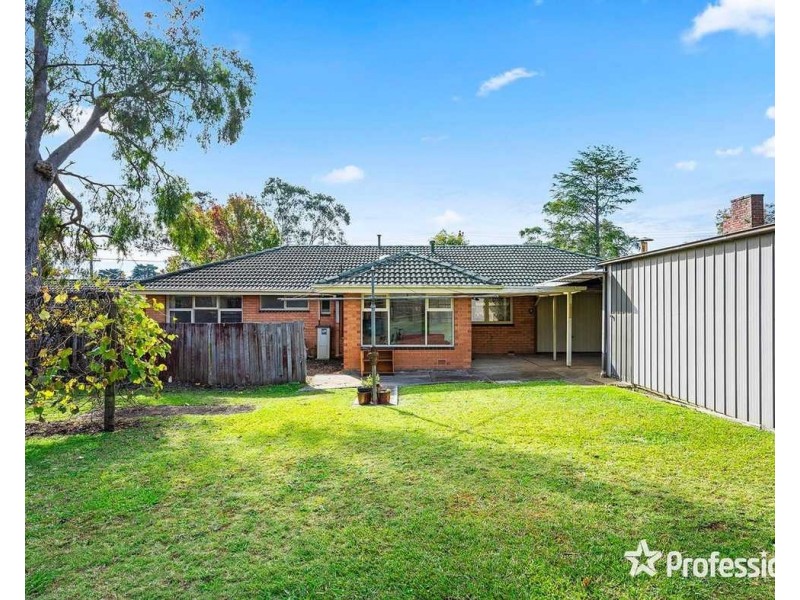 230  Hull Road, Mooroolbark VIC 3138