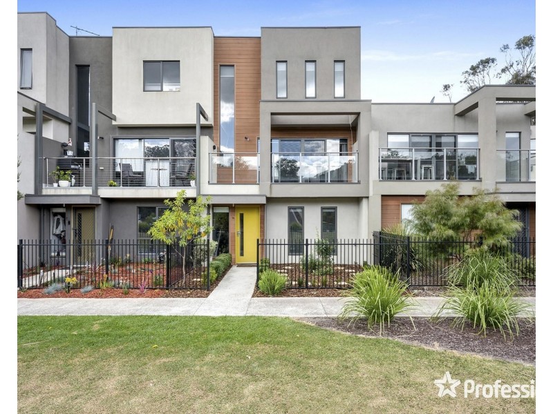 14 Lithgow Way, Mooroolbark VIC 3138