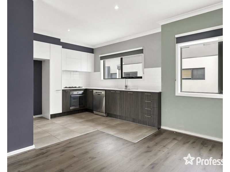 14 Lithgow Way, Mooroolbark VIC 3138