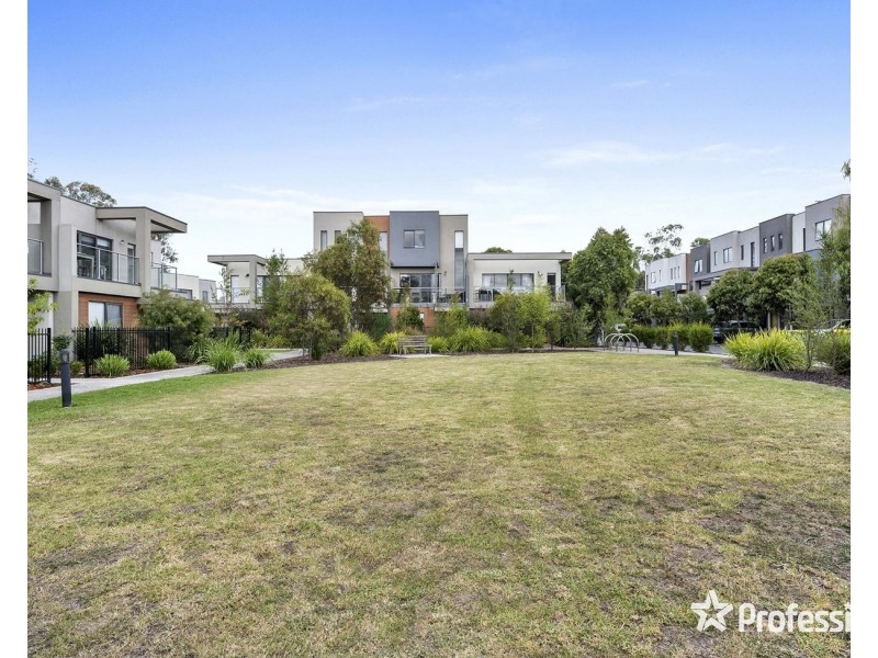 14 Lithgow Way, Mooroolbark VIC 3138