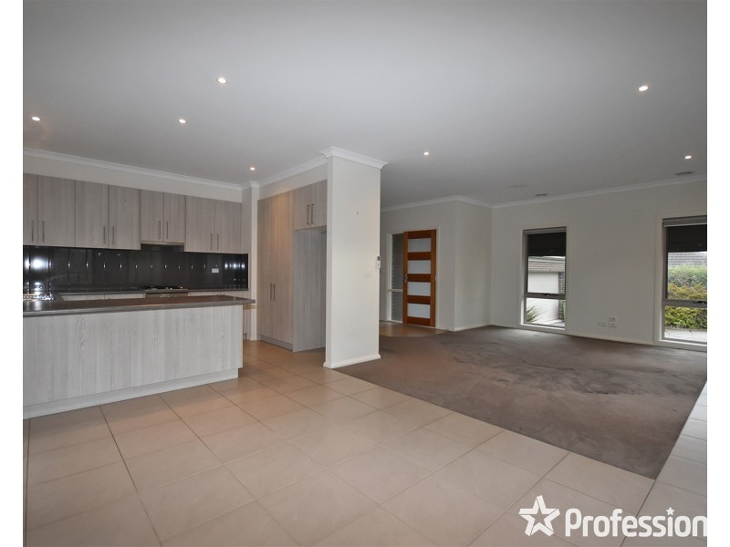 12a Saxon Drive, Mooroolbark VIC 3138