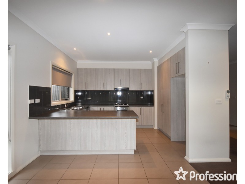 12a Saxon Drive, Mooroolbark VIC 3138