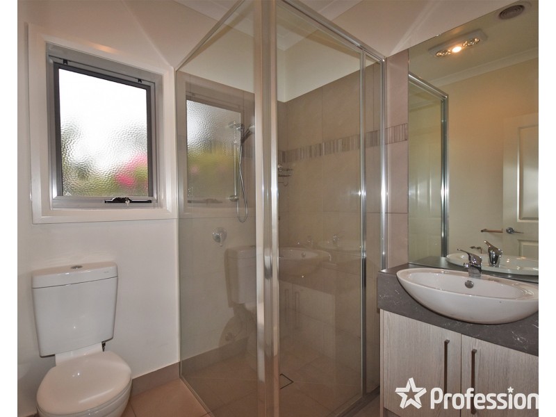 12a Saxon Drive, Mooroolbark VIC 3138