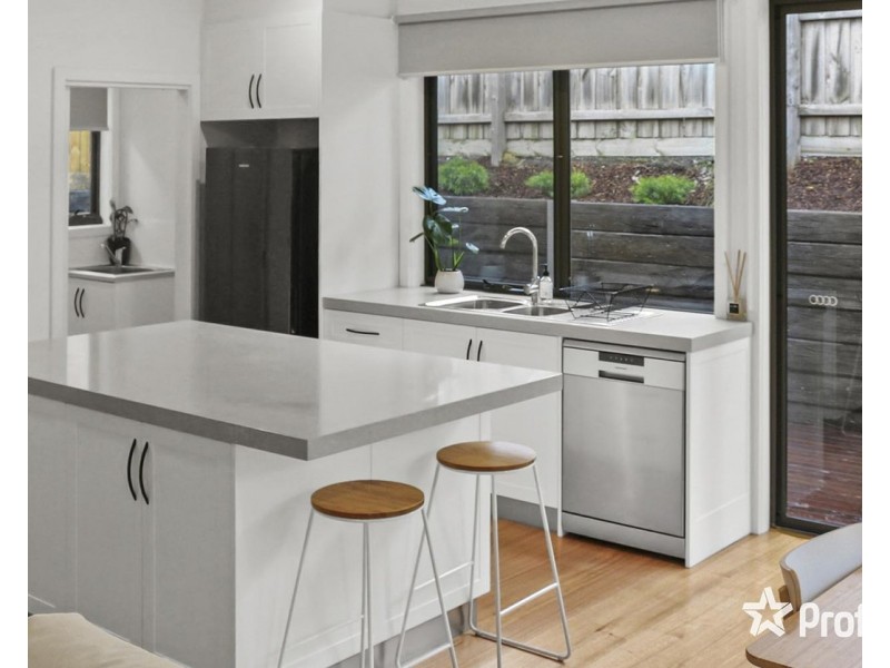 4 Osmaston Place, Mount Evelyn VIC 3796