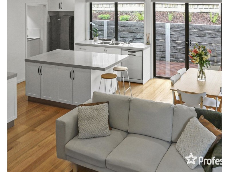 4 Osmaston Place, Mount Evelyn VIC 3796