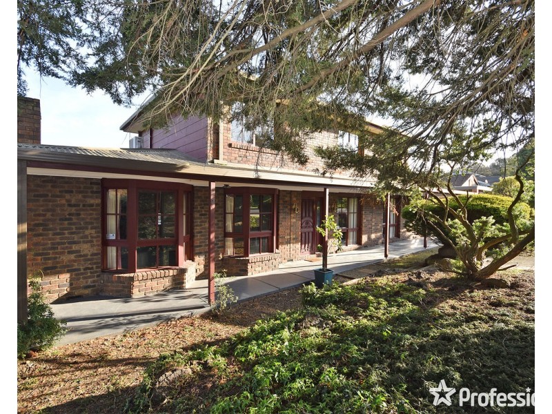 63 Landscape Drive, Mooroolbark VIC 3138