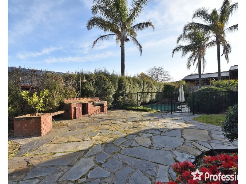 63 Landscape Drive, Mooroolbark VIC 3138