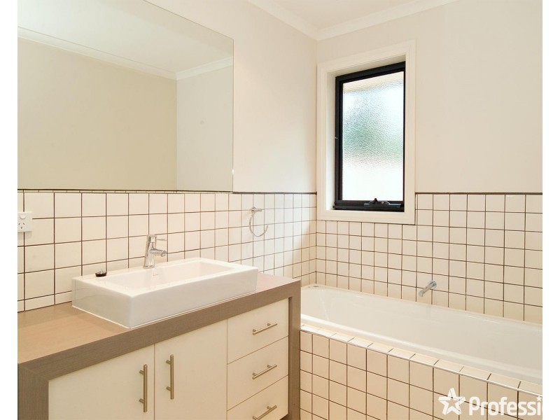 2/5 Humber Road, Croydon VIC 3136