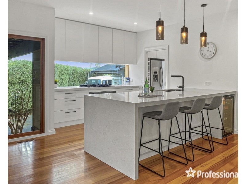 10 Montgomery Court, Kilsyth VIC 3137