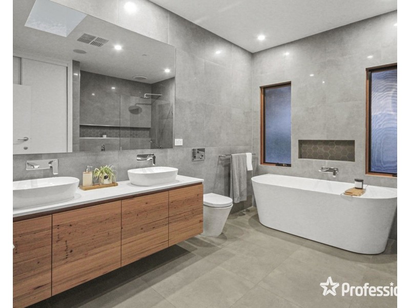 10 Montgomery Court, Kilsyth VIC 3137