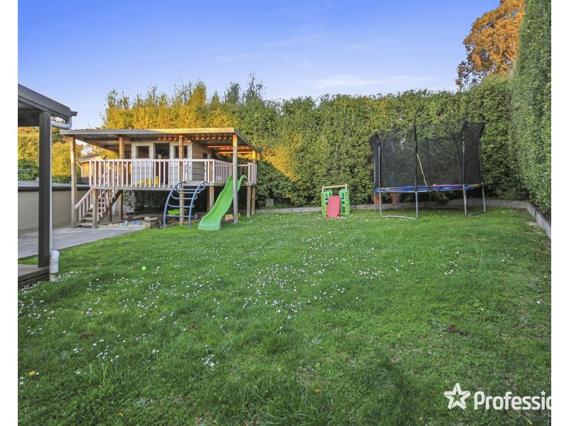 10 Montgomery Court, Kilsyth VIC 3137
