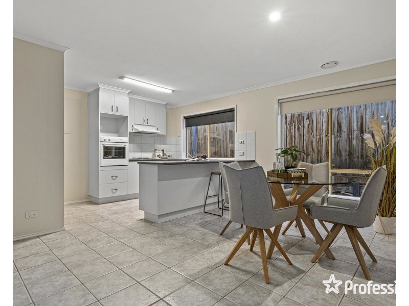 15 Meadowbank Avenue, Chirnside Park VIC 3116