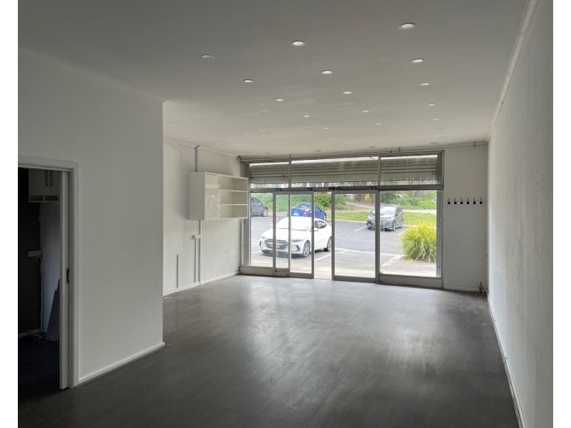 8 Collins Place, Kilsyth VIC 3137