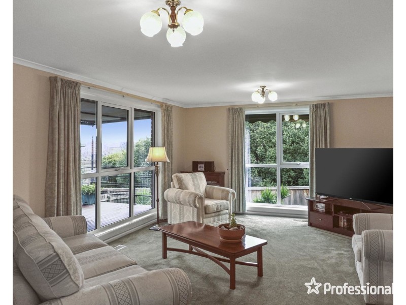 16 Sunnyridge Court, Chirnside Park VIC 3116