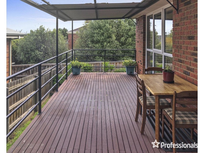 16 Sunnyridge Court, Chirnside Park VIC 3116