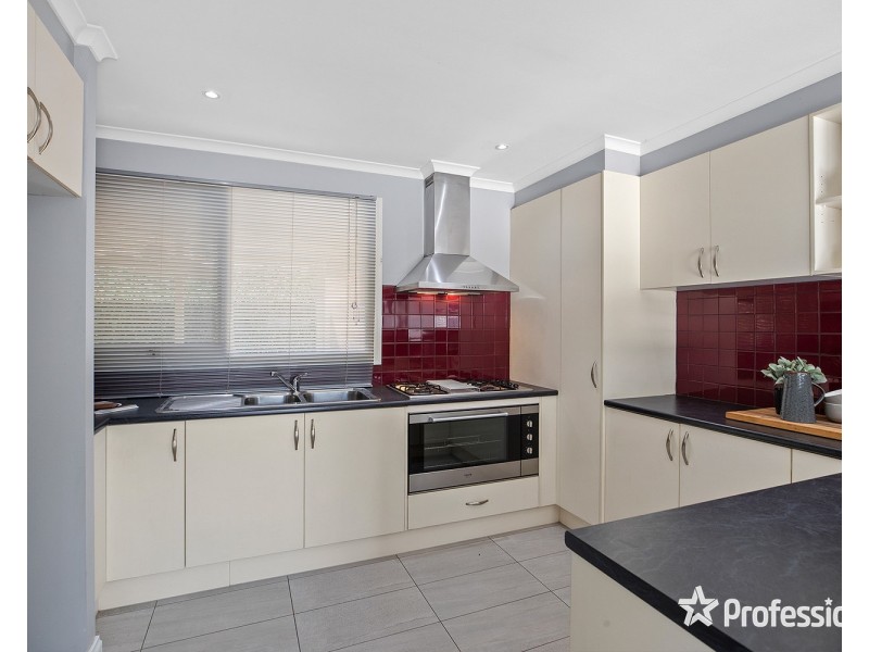 76 Cardigan Road, Mooroolbark VIC 3138