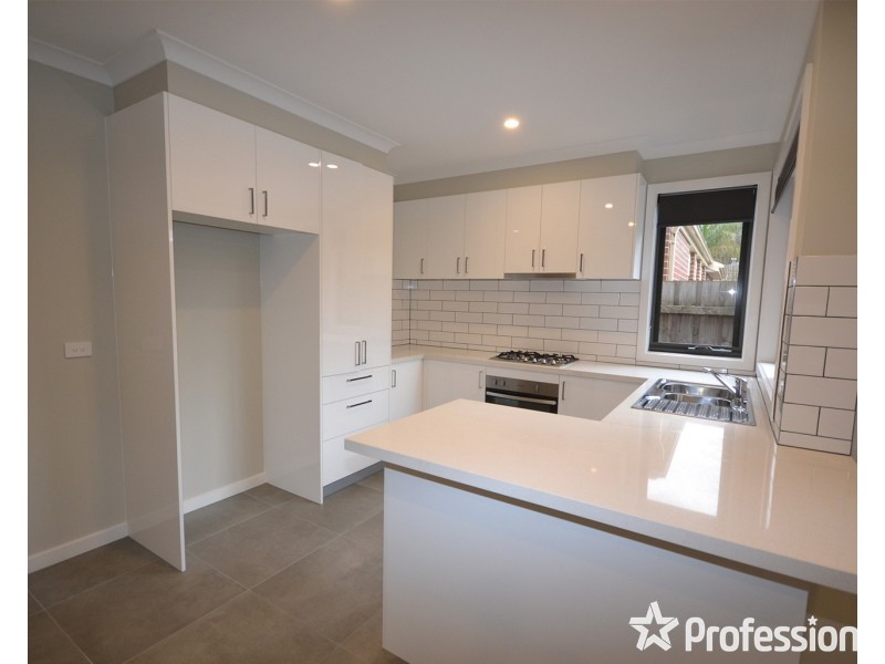 2/12 Wordsworth Street, Mooroolbark VIC 3138