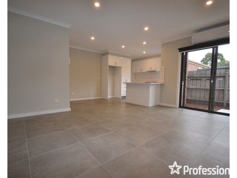 2/12 Wordsworth Street, Mooroolbark VIC 3138