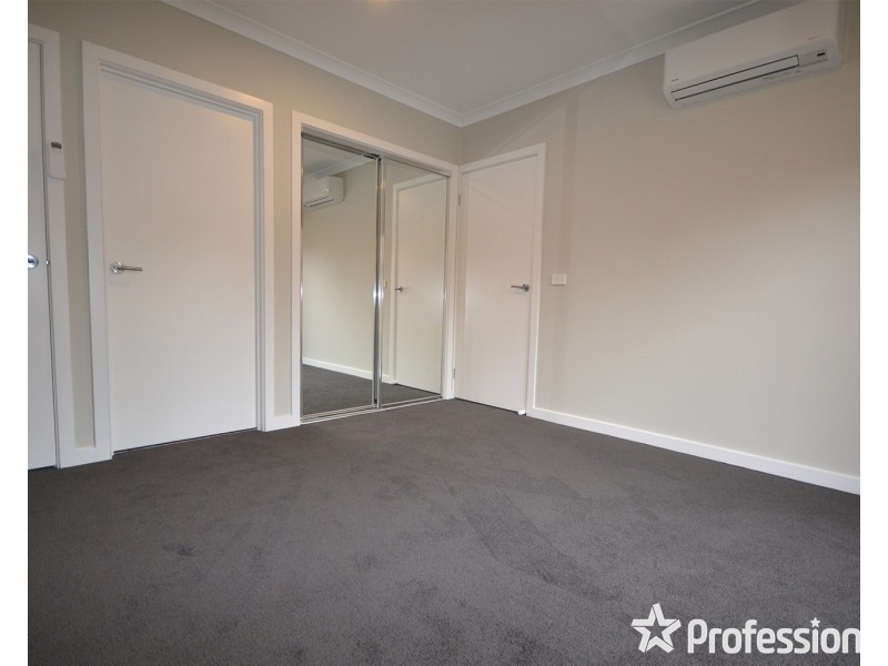 2/12 Wordsworth Street, Mooroolbark VIC 3138