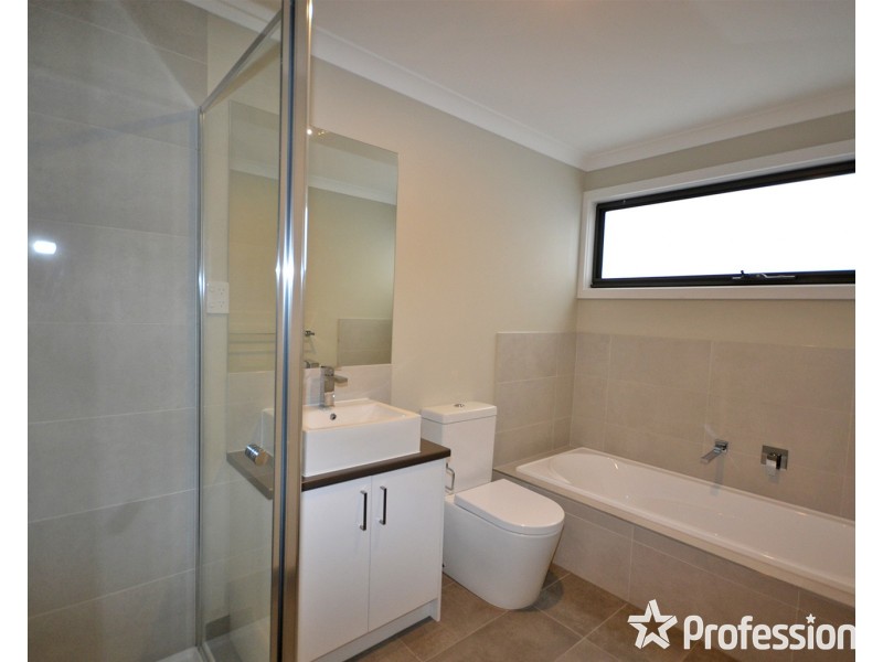 2/12 Wordsworth Street, Mooroolbark VIC 3138