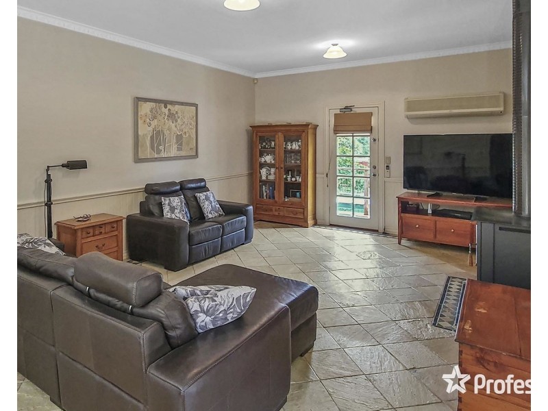 30 Denval Place, Mooroolbark VIC 3138