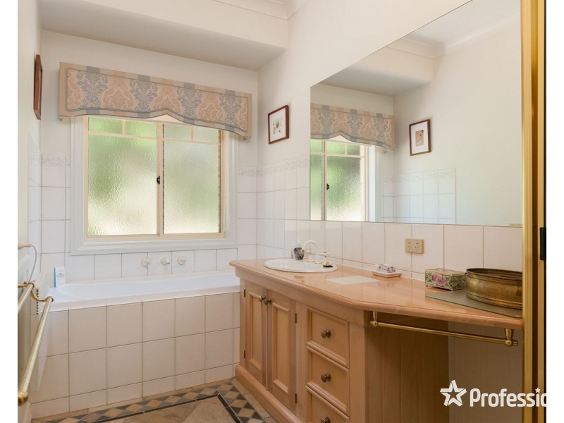 30 Denval Place, Mooroolbark VIC 3138