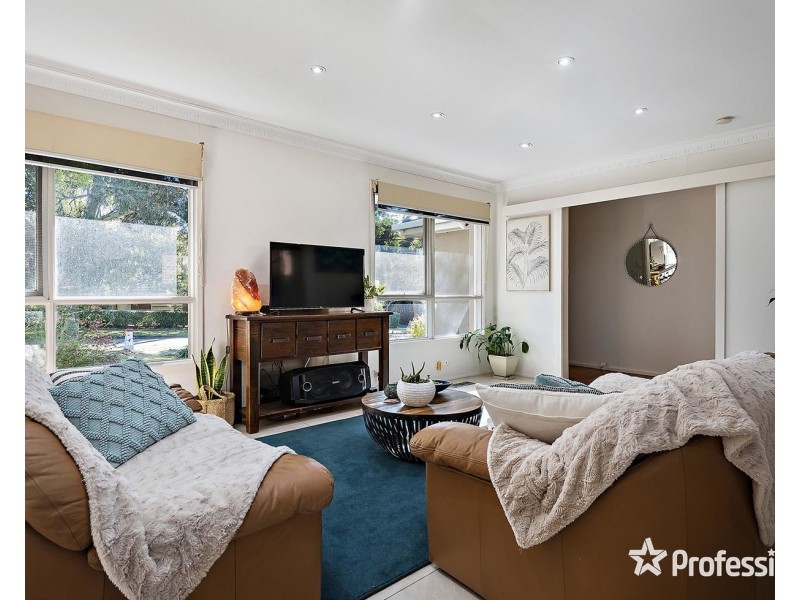 2 Gardenia Street, Croydon South VIC 3136