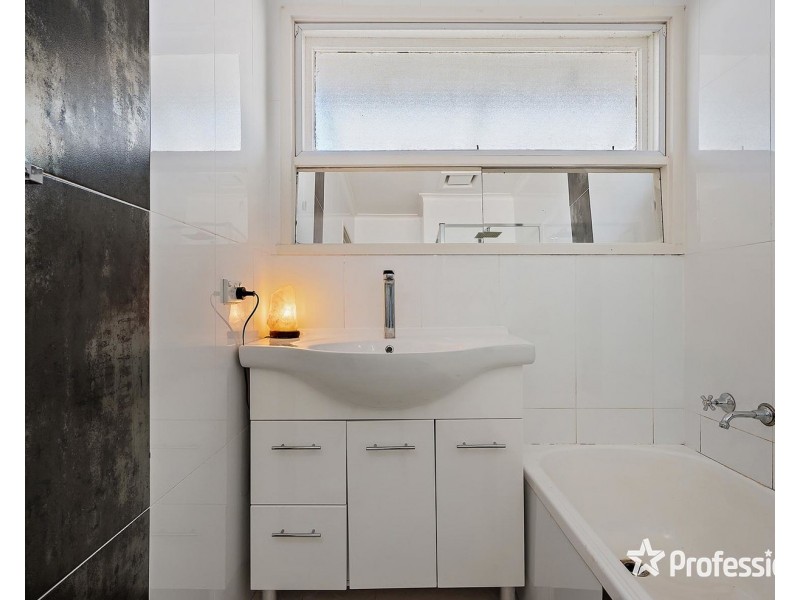 2 Gardenia Street, Croydon South VIC 3136