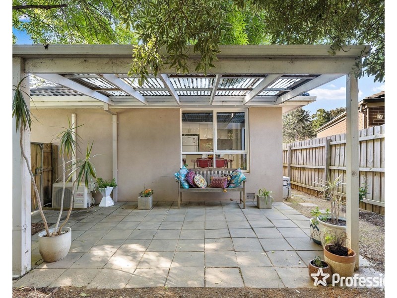 2 Gardenia Street, Croydon South VIC 3136