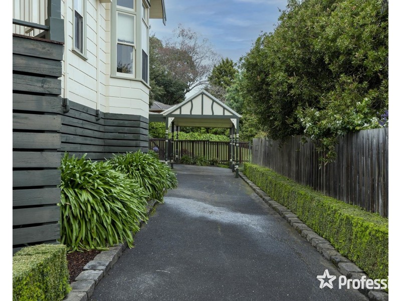 20 Wyuna Walk, Mooroolbark VIC 3138