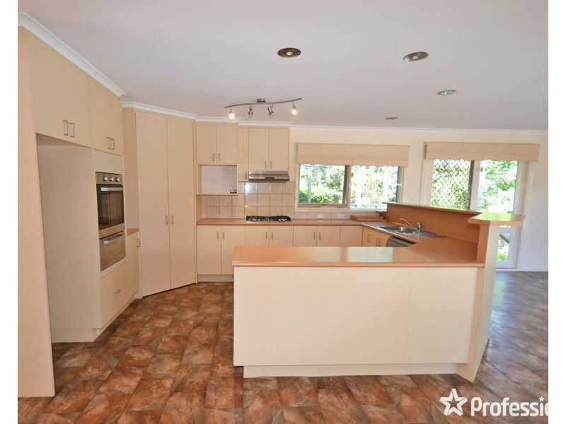 8  Kadina Court, Mooroolbark VIC 3138