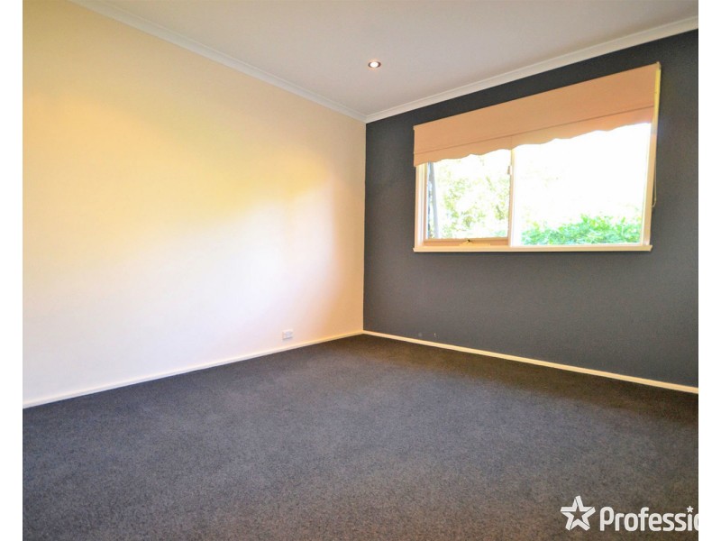 8  Kadina Court, Mooroolbark VIC 3138
