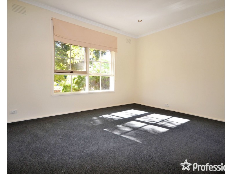 8  Kadina Court, Mooroolbark VIC 3138