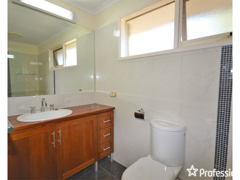 8  Kadina Court, Mooroolbark VIC 3138