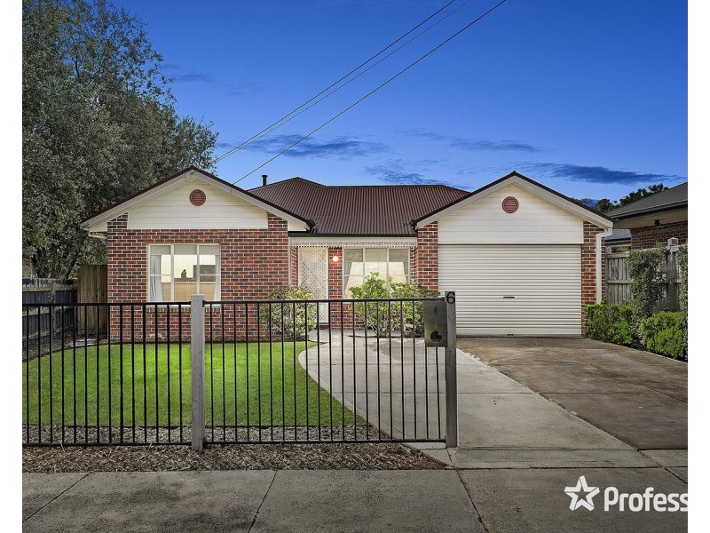 6 Longfellow Avenue, Mooroolbark VIC 3138