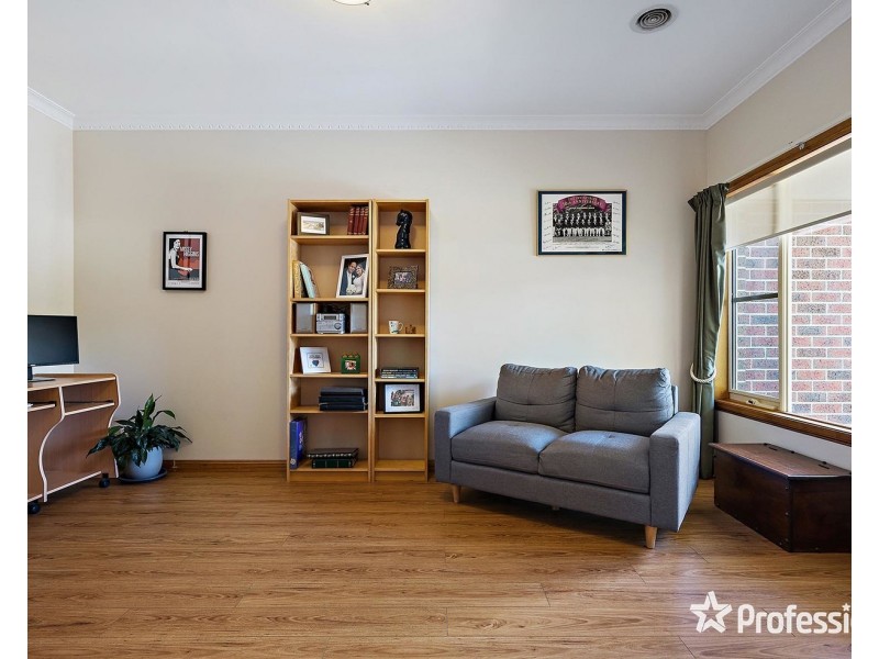 6 Longfellow Avenue, Mooroolbark VIC 3138