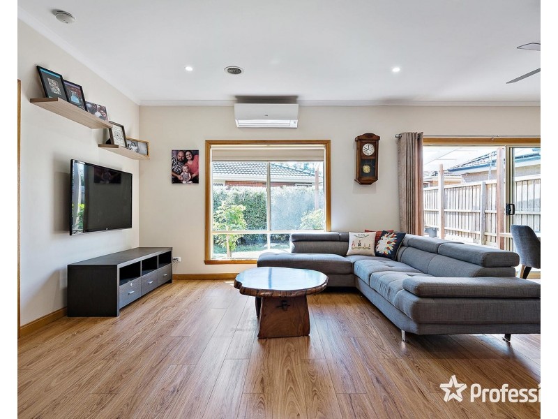 6 Longfellow Avenue, Mooroolbark VIC 3138