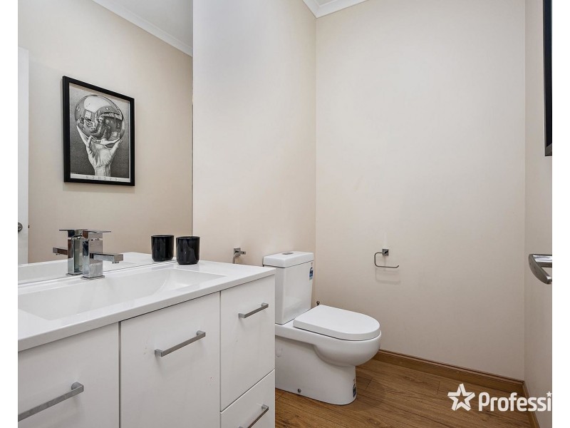 6 Longfellow Avenue, Mooroolbark VIC 3138