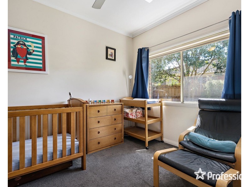 6 Longfellow Avenue, Mooroolbark VIC 3138