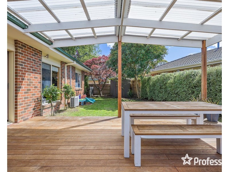 6 Longfellow Avenue, Mooroolbark VIC 3138