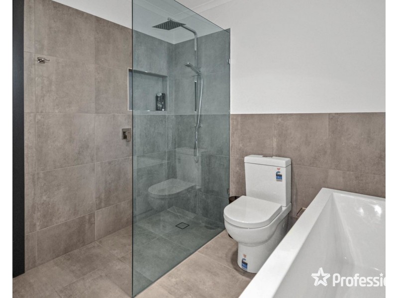 76 St Andrews Drive, Chirnside Park VIC 3116